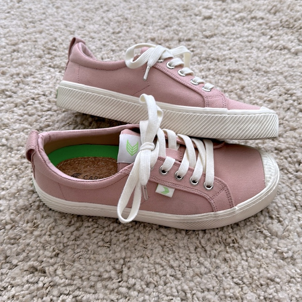 Cariuma Sneakers size 6.5